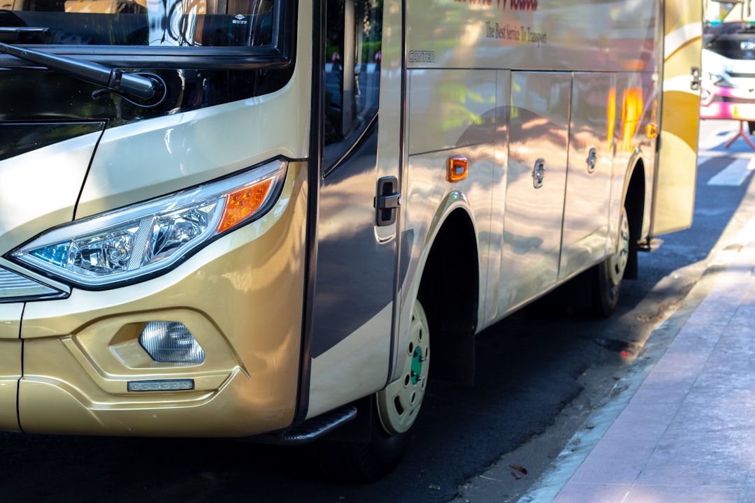 découvrez comment le transport en bus facilite vos déplacements au quotidien. explorez nos services, horaires et itinéraires pour voyager en toute sérénité et à petit prix.