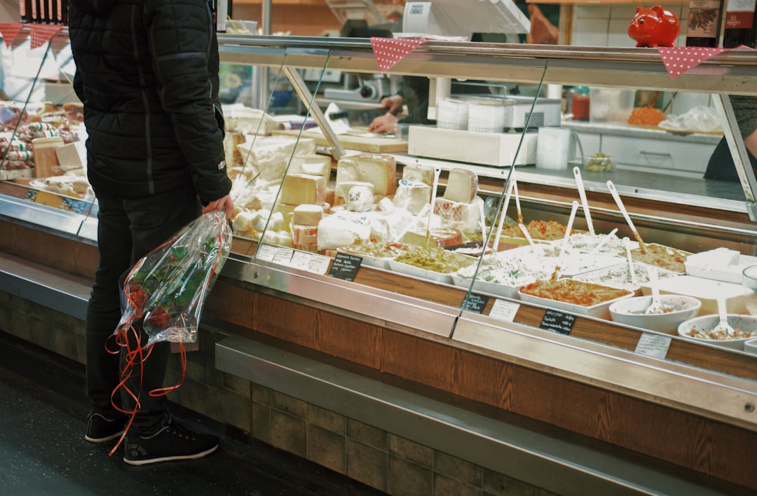 découvrez l'univers savoureux du fromage avec notre sélection variée de fromages artisanaux, d'origine locale et internationale. apprenez les secrets de leur fabrication, explorez des accords gourmands et laissez-vous séduire par les richesses des saveurs fromagères.