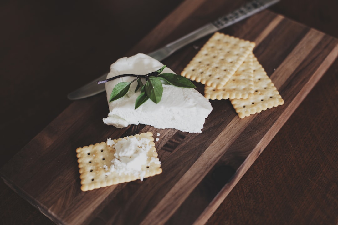 découvrez l'univers fromager avec notre sélection de fromages fins, artisanaux et savoureux. que vous soyez amateur de cheddar fondant ou de brie crémeux, plongez dans un voyage gustatif unique qui ravira vos papilles.