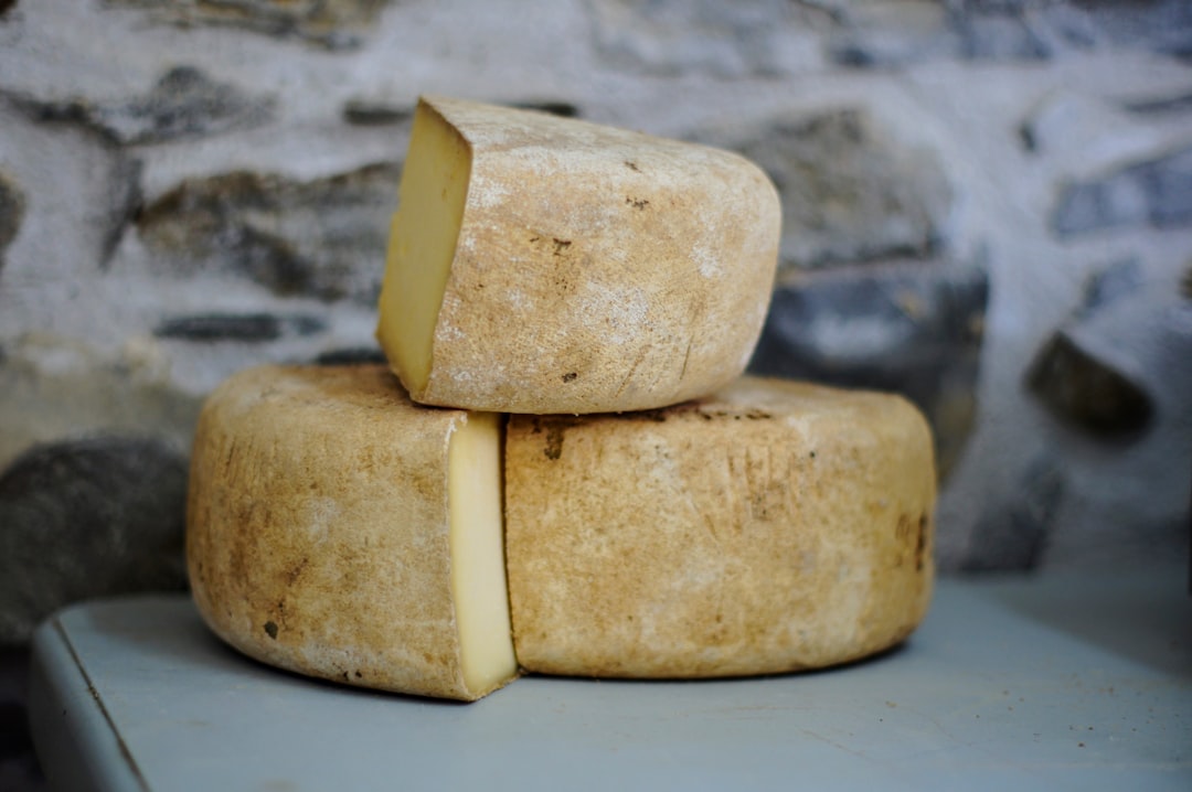 découvrez l'univers gourmand du fromage : une variété exquise de saveurs, d'arômes et de textures qui raviront tous les palais. explorez les fromages français emblématiques, leurs caractéristiques et des conseils pour les déguster à la perfection.